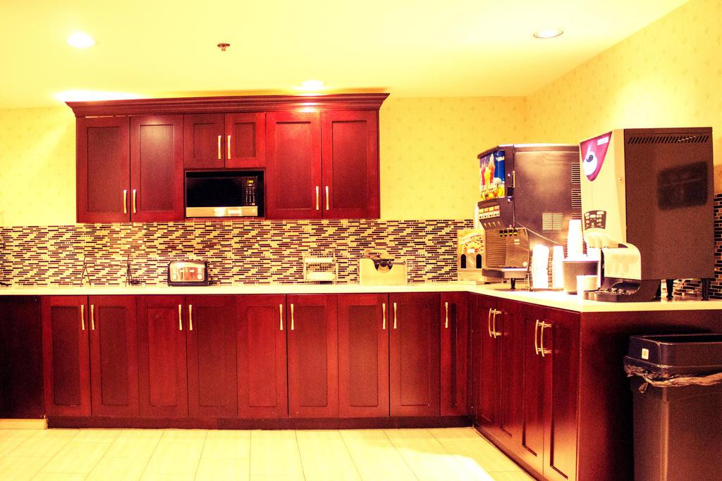 Prestige Aberdeen Lodge Kamloops Bagian luar foto