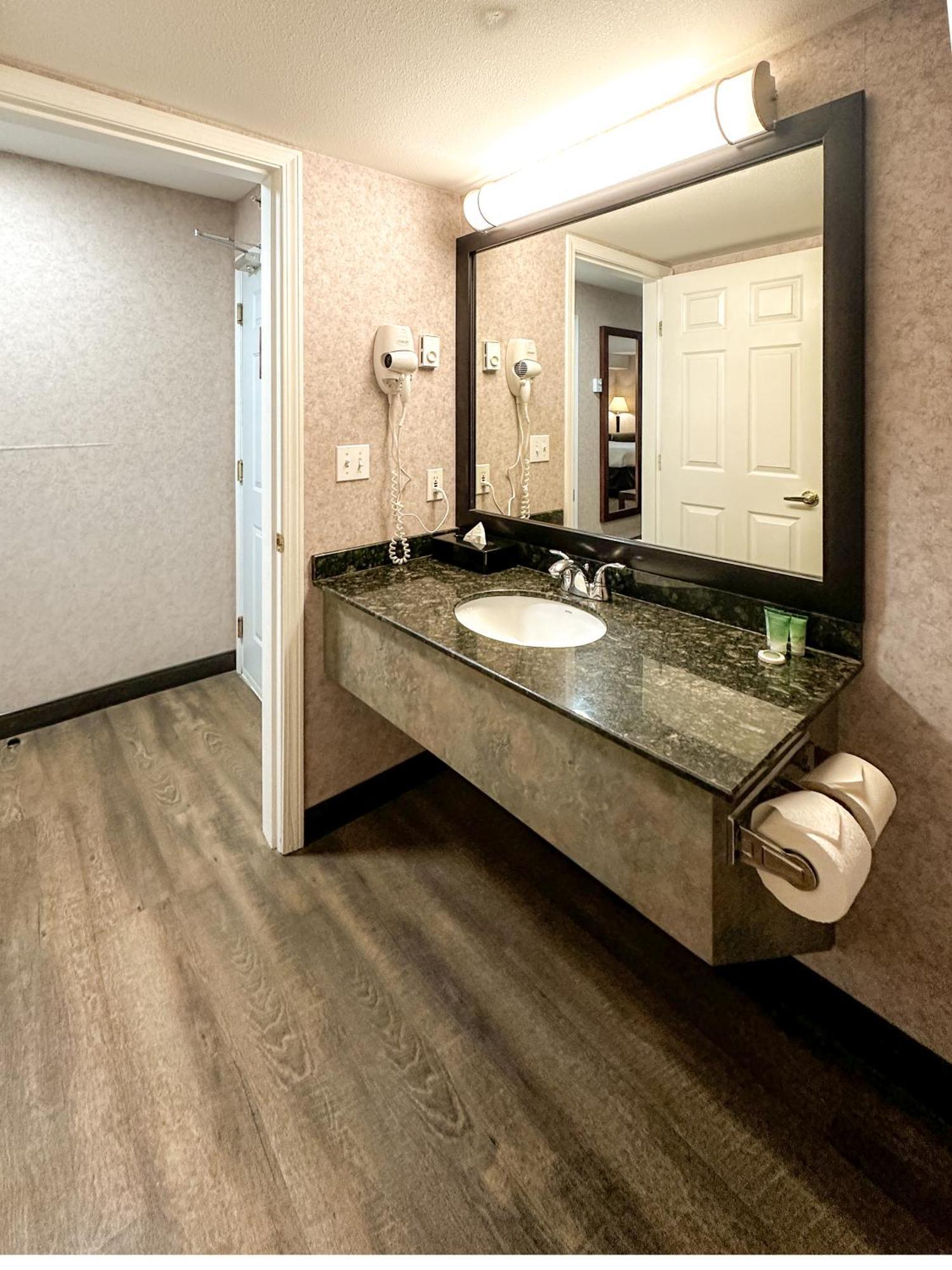 Prestige Aberdeen Lodge Kamloops Bagian luar foto