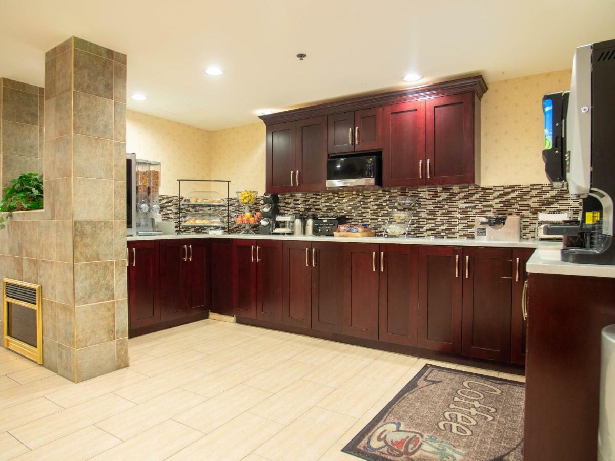 Prestige Aberdeen Lodge Kamloops Bagian luar foto